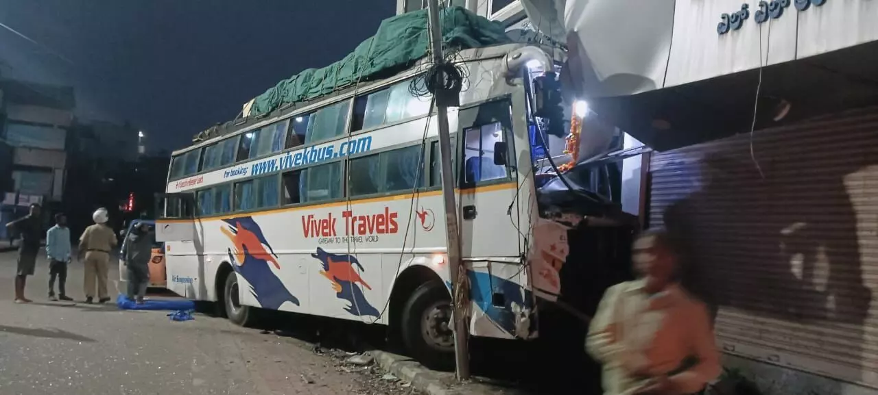 ಶಿವಮೊಗ್ಗ | ಕಾರು-ಬಸ್ ಮಧ್ಯೆ ಅಪಘಾತ: ಓರ್ವ ಸಾವು, ಎಂಟು ಮಂದಿಗೆ ಗಾಯ