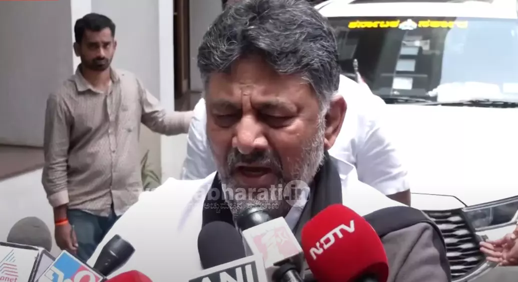 ಬದುಕಿ ಬಾಳಬೇಕಿದ್ದರು ಕಾಲ್ತುಳಿತಕ್ಕೆ ಬಲಿಯಾಗಿರುವುದನ್ನು ಅರಗಿಸಿಕೊಳ್ಳಲು ಸಾಧ್ಯವಾಗುತ್ತಿಲ್ಲ: ಡಿ.ಕೆ.ಶಿವಕುಮಾರ್ ಭಾವುಕ