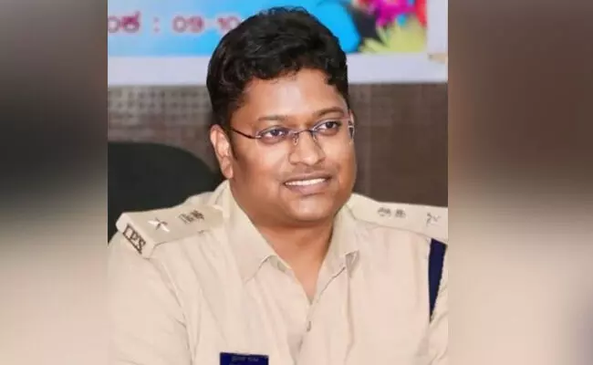 ಬೀದರ್ | ಜಿಲ್ಲೆಯಲ್ಲಿ ಹಣ ದೋಚುವ ತಂಡ ಸಕ್ರಿಯವಾಗಿದ್ದು ಸಾರ್ವಜನಿಕರು ಎಚ್ಚರವಹಿಸಿ : ಎಸ್ಪಿ ಪ್ರದೀಪ್ ಗುಂಟಿ ಬೀದರ್ | ಜಿಲ್ಲೆಯಲ್ಲಿ ಹಣ ದೋಚುವ ತಂಡ ಸಕ್ರಿಯವಾಗಿದ್ದು ಸಾರ್ವಜನಿಕರು ಎಚ್ಚರವಹಿಸಿ : ಎಸ್ಪಿ ಪ್ರದೀಪ್ ಗುಂಟಿ