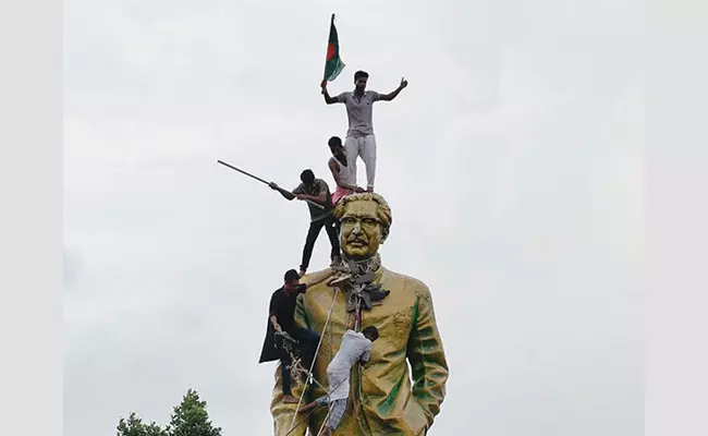 ಬಾಂಗ್ಲಾದೇಶ | ಸ್ವಾತಂತ್ರ್ಯ ಹೋರಾಟಗಾರ ಶೇಖ್ ಮುಜೀಬ್ ರ ಪ್ರತಿಮೆಯನ್ನು ತೆರವುಗೊಳಿಸಲಾಗಿಲ್ಲ: ಮಧ್ಯಂತರ ಸರಕಾರ ಸ್ಪಷ್ಟನೆ