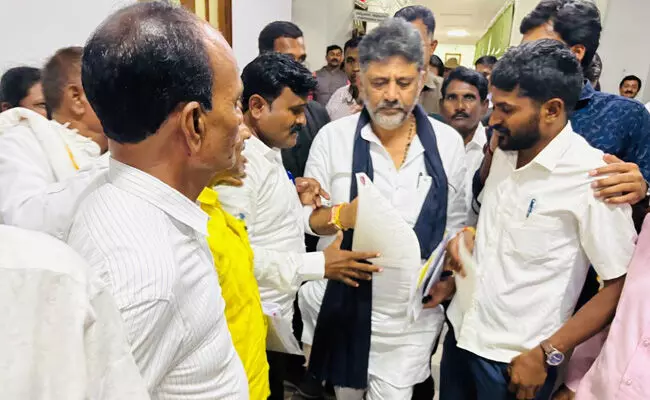 ಕಲಬುರಗಿ | ಮಹಾರಾಷ್ಟ್ರದ ಉಜನಿ ಡ್ಯಾಂನಿಂದ ಭೀಮಾನದಿಗೆ ನೀರು ಹರಿಸಲು ಡಿಸಿಎಂಗೆ ಮನವಿ ಕಲಬುರಗಿ | ಮಹಾರಾಷ್ಟ್ರದ ಉಜನಿ ಡ್ಯಾಂನಿಂದ ಭೀಮಾನದಿಗೆ ನೀರು ಹರಿಸಲು ಡಿಸಿಎಂಗೆ ಮನವಿ