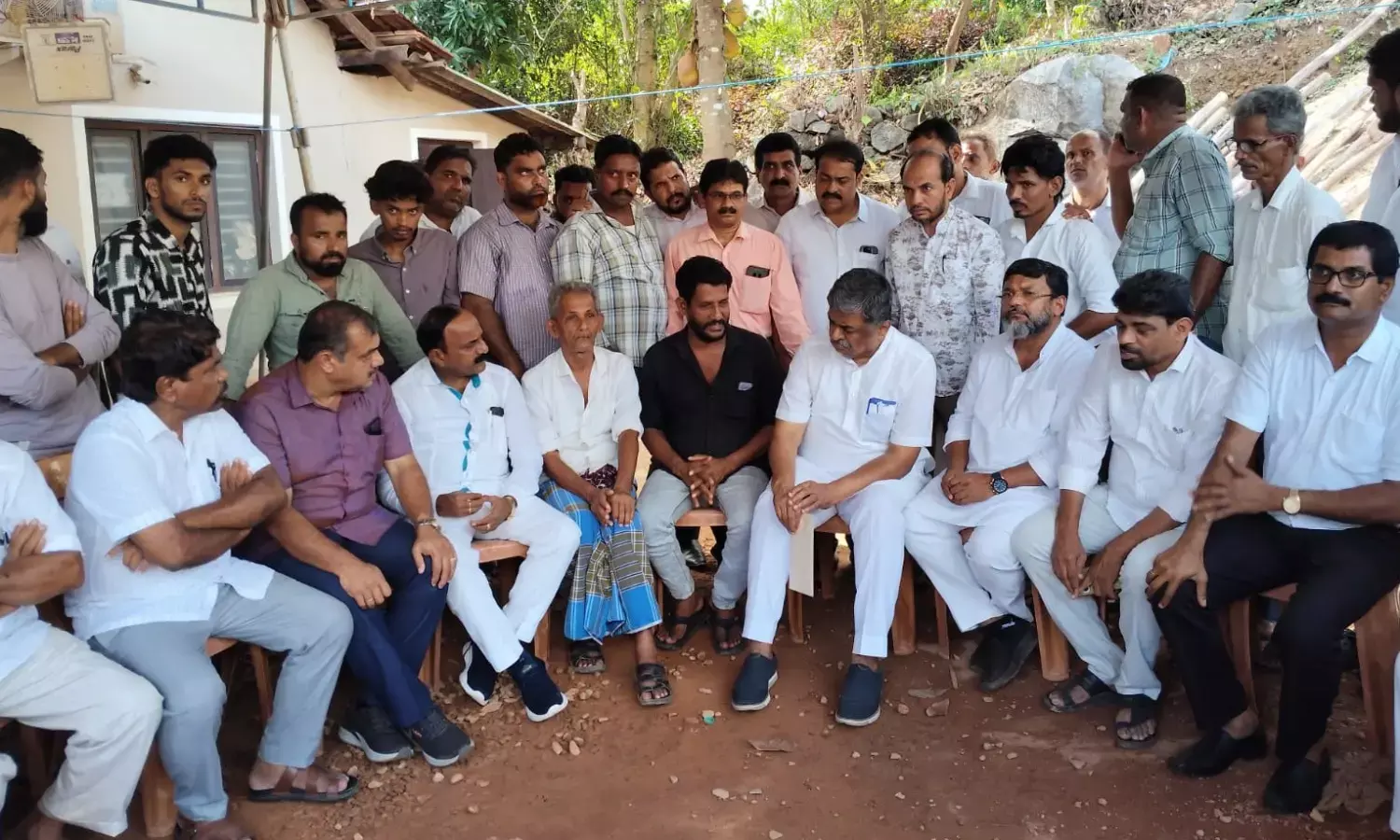 ಹತ್ಯೆಗೀಡಾದ ಅಬ್ದುಲ್‌ರಹಿಮಾನ್ ಮನೆಗೆ ಬಿ.ಕೆ.ಹರಿಪ್ರಸಾದ್ ಭೇಟಿ