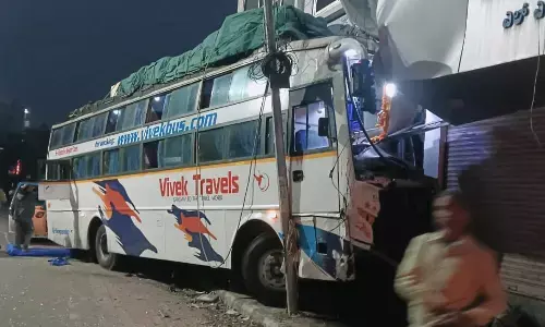 ಶಿವಮೊಗ್ಗ | ಕಾರು-ಬಸ್ ಮಧ್ಯೆ ಅಪಘಾತ: ಓರ್ವ ಸಾವು, ಎಂಟು ಮಂದಿಗೆ ಗಾಯ