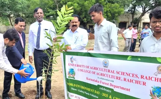 ರಾಯಚೂರು | ಕೃಷಿ ಮಹಾವಿದ್ಯಾಲಯದಲ್ಲಿ ವಿಶ್ವ ಪರಿಸರ ದಿನಾಚರಣೆ