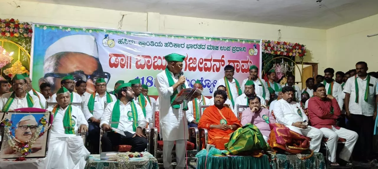 ಕಲಬುರಗಿ | ಸುಲೇಪೇಟ ಗ್ರಾಮದಲ್ಲಿ ಬಾಬೂಜಿ ಮೂರ್ತಿ ಸ್ಥಾಪನೆ : ಸಚಿವ ಡಾ.ಶರಣಪ್ರಕಾಶ್ ಪಾಟೀಲ್ ಭರವಸೆ ಕಲಬುರಗಿ | ಸುಲೇಪೇಟ ಗ್ರಾಮದಲ್ಲಿ ಬಾಬೂಜಿ ಮೂರ್ತಿ ಸ್ಥಾಪನೆ : ಸಚಿವ ಡಾ.ಶರಣಪ್ರಕಾಶ್ ಪಾಟೀಲ್ ಭರವಸೆ