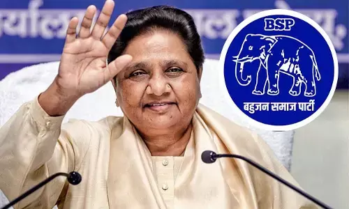 ತಾನೇ ತೋಡಿದ ಖೆಡ್ಡಾದೊಳಗೆ ಬಿದ್ದು ಘೀಳಿಡುತ್ತಿರುವ ಆನೆ