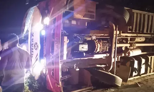 ನೆಲ್ಯಾಡಿ| ಚಾಲಕನ ನಿಯಂತ್ರಣ ತಪ್ಪಿದ‌ ಖಾಸಗಿ ಬಸ್ ಪಲ್ಟಿ;‌ 10ಕ್ಕೂ ಅಧಿಕ ಮಂದಿಗೆ ಗಾಯ