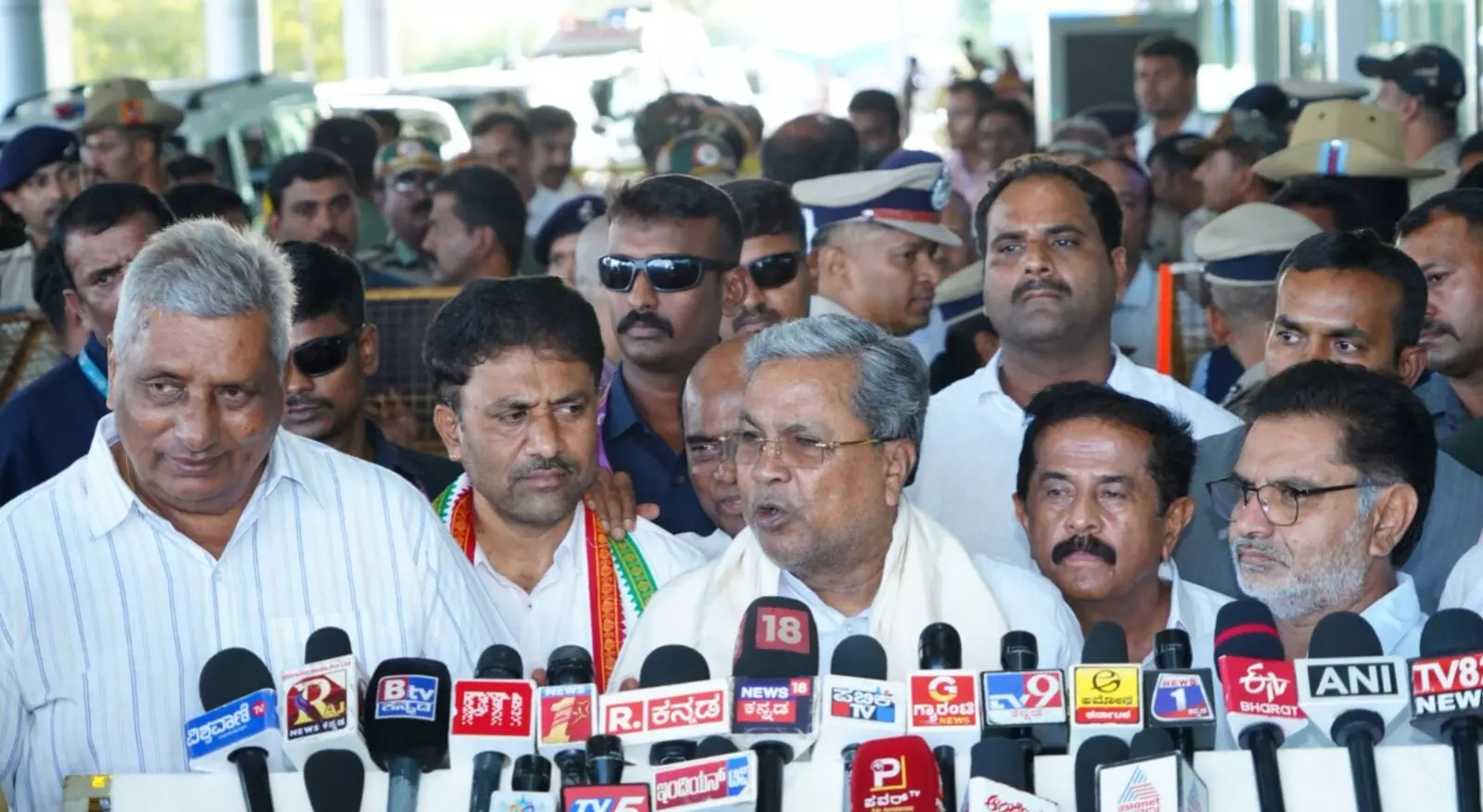 ಕಾಲ್ತುಳಿತ ಪ್ರಕರಣ | ಬಿಜೆಪಿ-ಜೆಡಿಎಸ್‌ನವರು ರಾಜಕೀಯ ಪ್ರೇರಿತ ಸುಳ್ಳುಗಳನ್ನು ಹೇಳುತ್ತಿದ್ದಾರೆ : ಸಿಎಂ‌ ಸಿದ್ದರಾಮಯ್ಯ