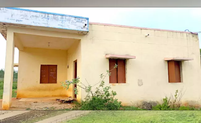 ಅನೈತಿಕ ಚಟುವಟಿಕೆಗಳ ತಾಣವಾದ ಡಾ.ಜಗಜೀವನರಾಮ್ ಭವನ: ಗ್ರಾಮಸ್ಥರ ಆರೋಪ ಅನೈತಿಕ ಚಟುವಟಿಕೆಗಳ ತಾಣವಾದ ಡಾ.ಜಗಜೀವನರಾಮ್ ಭವನ: ಗ್ರಾಮಸ್ಥರ ಆರೋಪ