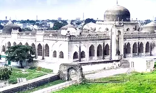 ಕಲಬುರಗಿ: ಮಳೆ ನೀರಿನಿಂದ ಶಿಥಿಲಗೊಂಡ ವಿಶ್ವದ ಮೊಟ್ಟ ಮೊದಲ ಇಕೋ ಸೌಂಡ್ ಜಾಮಿಯಾ ಮಸೀದಿ