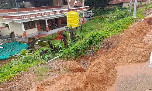 ಕಾರ್ಕಳ: ರಾ ಹೆ 169ರ ಸಾಣೂರು ಮುರತಂಗಡಿ ಸರ್ವೀಸ್ ರಸ್ತೆ ಬದಿ ಭೂಕುಸಿತ: ಪ್ರಯಾಣಿಕರ ಪರದಾಟ