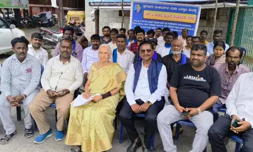 ಮಂಡ್ಯ | ಜಯಕುಮಾರ್ ಸಾವು ಪ್ರಕರಣ: ಪೊಲೀಸ್ ಅಧಿಕಾರಿಗಳ ಅಮಾನತಿಗೆ ಒತ್ತಾಯಿಸಿ ಧರಣಿ