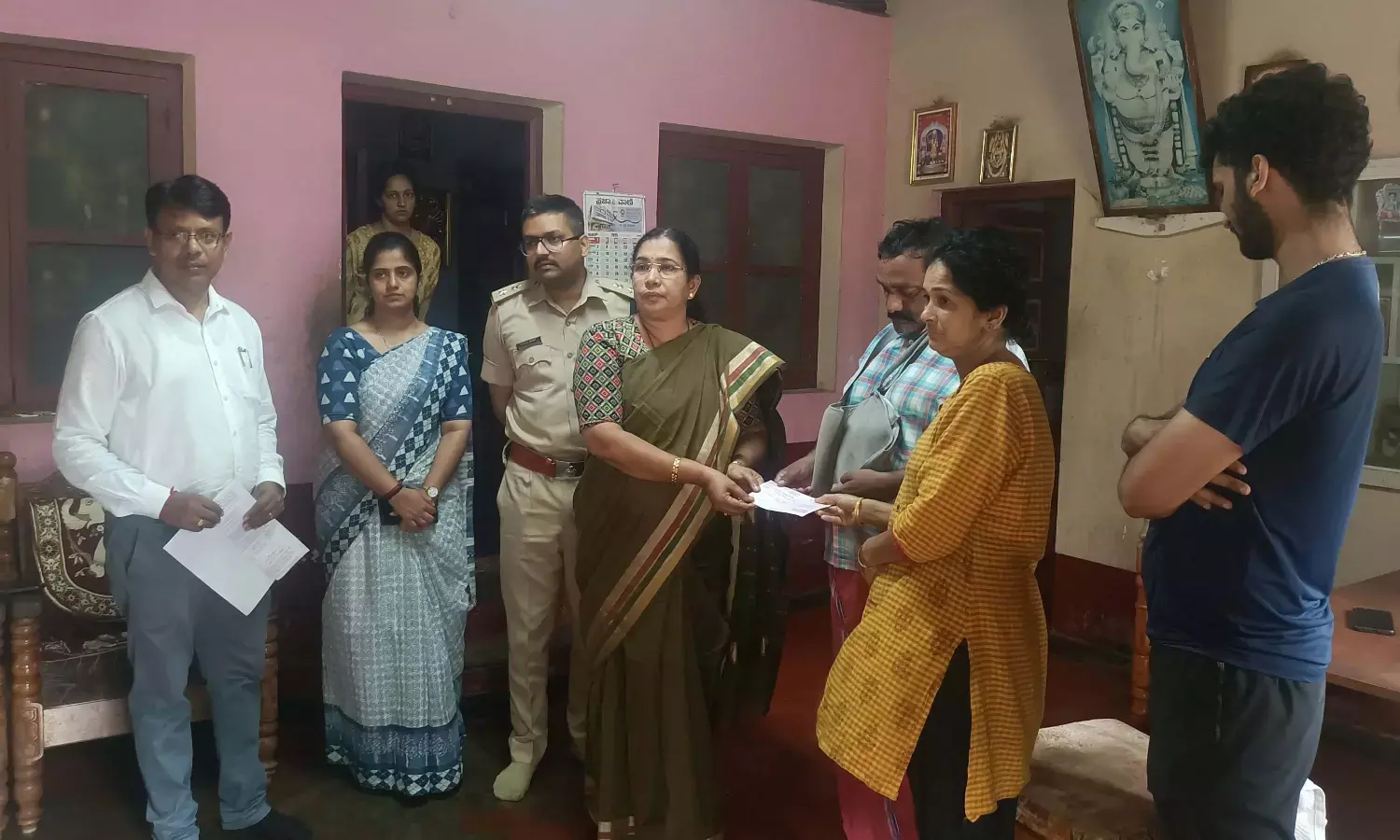 ಬೆಂಗಳೂರು ಕಾಲ್ತುಳಿತ ಪ್ರಕರಣ: ಹೆಬ್ರಿ ಮೂಲದ ಮೃತ ಚಿನ್ಮಯಿ ಶೆಟ್ಟಿ ಕುಟುಂಬಕ್ಕೆ 25ಲಕ್ಷ ರೂ. ಪರಿಹಾರ ಹಸ್ತಾಂತರ