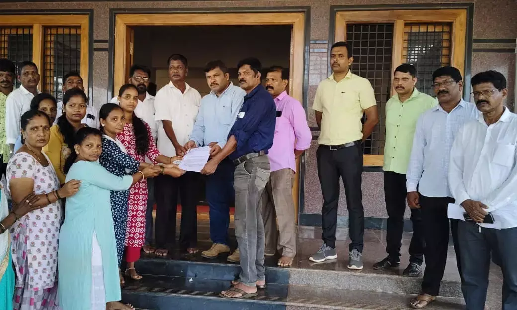 ಬೈಂದೂರು: ಭೂಮಿ ಸಮಸ್ಯೆ ಬಗೆಹರಿಸಲು ಒತ್ತಾಯಿಸಿ ಪ್ರತಿಭಟನೆ