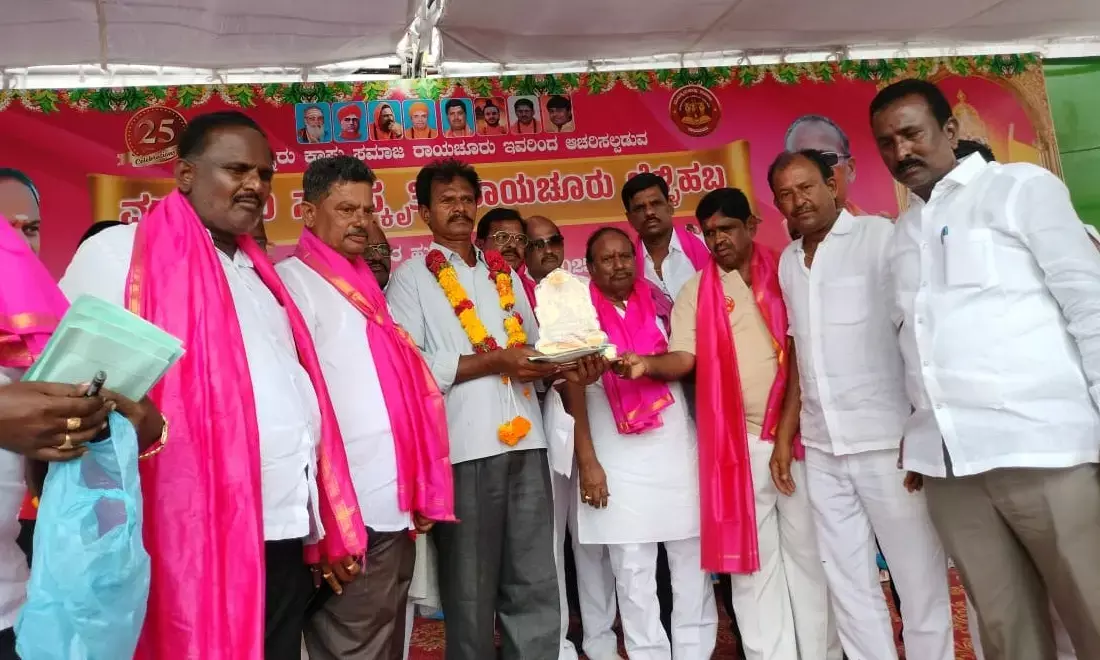 ರಾಯಚೂರು | ಮುಂಗಾರು ಬೆಳ್ಳಿ ಹಬ್ಬ; ಎತ್ತುಗಳಿಂದ ಭಾರವಾದ ಕಲ್ಲು ಎಳೆಯುವ ಸ್ಪರ್ಧೆಯಲ್ಲಿ ಬಳ್ಳಾರಿ ಜಿಲ್ಲೆಗೆ ಪ್ರಥಮ ಸ್ಥಾನ