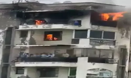 ದಿಲ್ಲಿ: ಬೆಂಕಿಯಿಂದ ತಪ್ಪಿಸಿಕೊಳ್ಳಲು ಮನೆಯ ಮೇಲಿಂದ ಜಿಗಿದ ತಂದೆ ಹಾಗೂ ಇಬ್ಬರು ಮಕ್ಕಳು ಮೃತ್ಯು