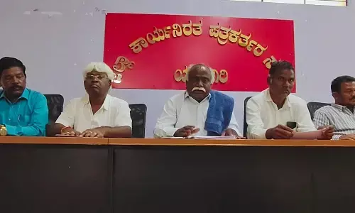 ಯಾದಗಿರಿ | ವಿದ್ಯಾರಣ್ಯ ಶಾಲೆ‌ ಶಿಕ್ಷಕಿಯಿಂದ ವಿದ್ಯಾರ್ಥಿಗೆ ಹಲ್ಲೆ ಆರೋಪ : ಶಸ್ತ್ರ ಚಿಕಿತ್ಸೆಗೆ ತಗುಲುವ ಹಣ ಒದಗಿಸುವಂತೆ ದಲಿತ ಸಂಘರ್ಷ ಸಮಿತಿ ಆಗ್ರಹ