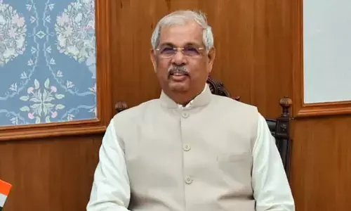 ಕೇರಳದಲ್ಲಿ ಮುಂದುವರಿದ ‘ಭಾರತ ಮಾತಾ’ ವಿವಾದ: ರಾಜ್ಯಪಾಲರಿಂದ ಚಿತ್ರಕ್ಕೆ ಗೌರವಾರ್ಪಣೆ, ಸಿಪಿಐನಿಂದ ಪೋಸ್ಟರ್ ಹಿಂದೆಗೆತ