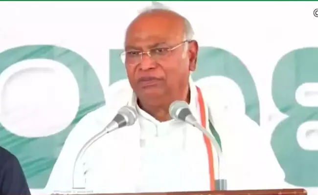 ಕೇಂದ್ರ ಸರಕಾರ ಕಾಂಗ್ರೆಸ್ ಶಾಸಕರನ್ನೇ ಗುರಿಯಾಗಿಸಿ ಈಡಿ ದಾಳಿ ನಡೆಸುತ್ತಿದೆ: ಮಲ್ಲಿಕಾರ್ಜುನ್ ಖರ್ಗೆ