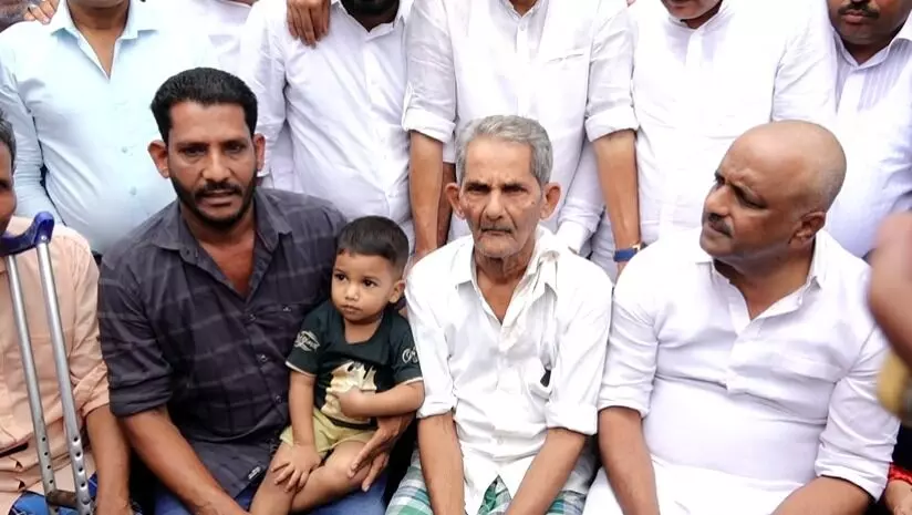 ಕೊಳತ್ತಮಜಲು: ಕೊಲೆಯಾದ ರಹ್ಮಾನ್, ಗಾಯಾಳು ಶಾಫಿ ಮನೆಗೆ ಸ್ಪೀಕರ್ ಖಾದರ್ ಭೇಟಿ