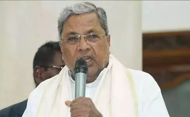 ಆರ್ಸಿಬಿ ಆಟಗಾರರ ಸನ್ಮಾನ ಸಮಾರಂಭಕ್ಕೆ ರಾಜ್ಯಪಾಲರನ್ನು ನಾನೇ ಆಹ್ವಾನಿಸಿದ್ದೆ: ಸಿಎಂ ಸಿದ್ದರಾಮಯ್ಯ ಆರ್ಸಿಬಿ ಆಟಗಾರರ ಸನ್ಮಾನ ಸಮಾರಂಭಕ್ಕೆ ರಾಜ್ಯಪಾಲರನ್ನು ನಾನೇ ಆಹ್ವಾನಿಸಿದ್ದೆ: ಸಿಎಂ ಸಿದ್ದರಾಮಯ್ಯ