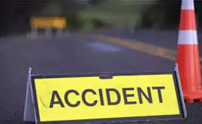 ರಾಯಚೂರು | ಬೈಕ್ಗೆ ಲಾರಿ ಢಿಕ್ಕಿ : ಸವಾರ ಸ್ಥಳದಲ್ಲೇ ಮೃತ್ಯು ರಾಯಚೂರು | ಬೈಕ್ಗೆ ಲಾರಿ ಢಿಕ್ಕಿ : ಸವಾರ ಸ್ಥಳದಲ್ಲೇ ಮೃತ್ಯು