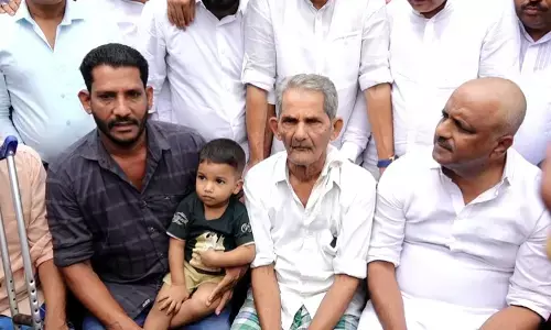 ಕೊಳತ್ತಮಜಲು: ಕೊಲೆಯಾದ ರಹ್ಮಾನ್, ಗಾಯಾಳು ಶಾಫಿ ಮನೆಗೆ ಸ್ಪೀಕರ್ ಖಾದರ್ ಭೇಟಿ