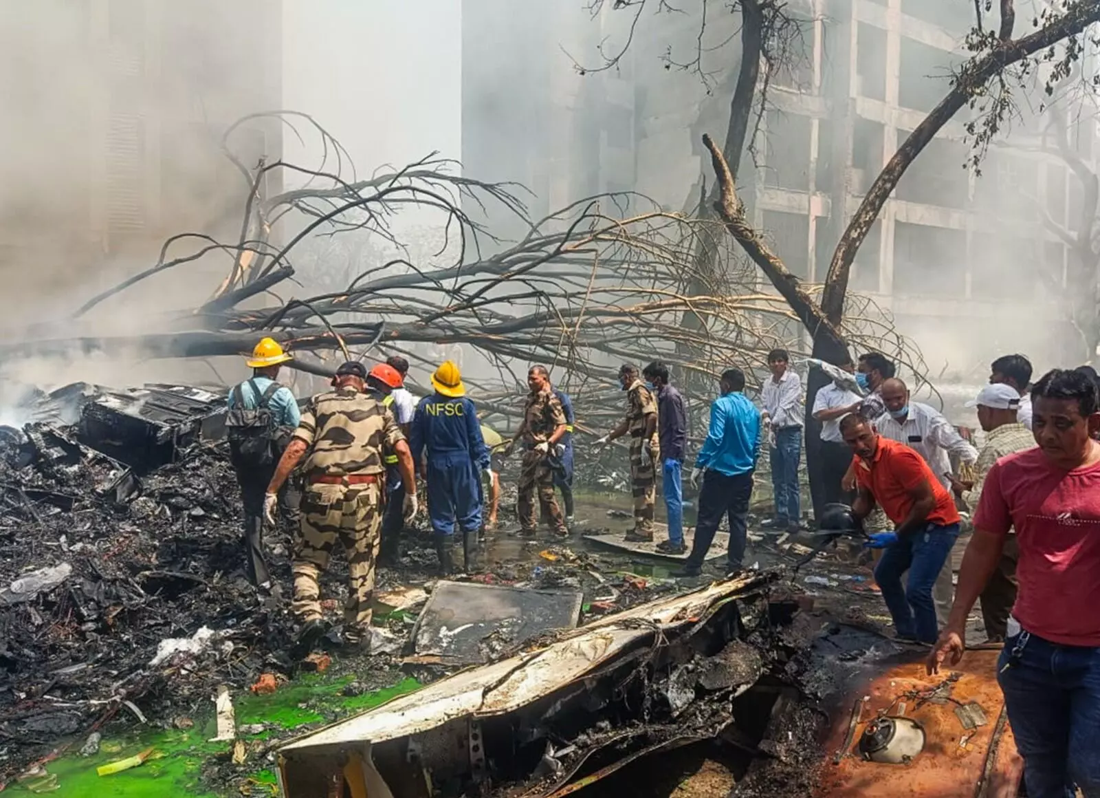 ಗುಜರಾತ್: ಏರ್ ಇಂಡಿಯಾ ವಿಮಾನ ಪತನದಲ್ಲಿ ಕನಿಷ್ಠ 133 ಮಂದಿ ಮೃತ್ಯು