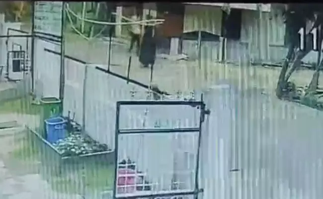 ಸಿಂಧನೂರು | ಮಹಿಳೆಯ ಕುತ್ತಿಗೆಯಿಂದ ಚಿನ್ನದ ಸರ ಎಗರಿಸಿ ಪರಾರಿ : ದೂರು ದಾಖಲು