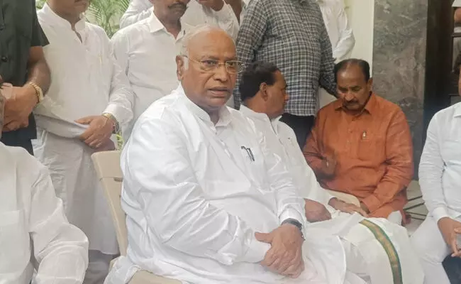 ಅಹಮದಾಬಾದ್ ವಿಮಾನ ದುರಂತದ ಸುದ್ದಿ ಕೇಳಿ ಆಘಾತವಾಗಿದೆ : ಮಲ್ಲಿಕಾರ್ಜುನ್ ಖರ್ಗೆ