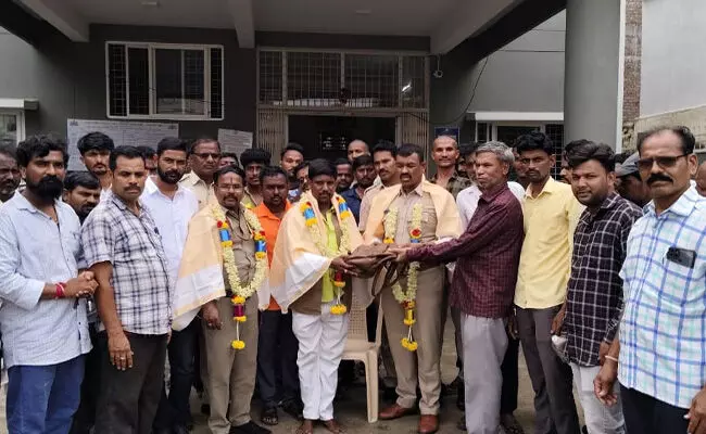 ಯಾದಗಿರಿ | ಆಟೋದಲ್ಲಿ ಬಿಟ್ಟು ಹೋಗಿದ್ದ ಚಿನ್ನವನ್ನು ವಾರಸುದಾರರಿಗೆ ನೀಡಿ ಪ್ರಾಮಾಣಿಕತೆ ಮೆರೆದ ಚಾಲಕ