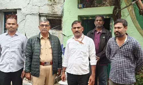 ವಿಜಯನಗರ | ಮನೆ ಗೋಡೆ ಕುಸಿತ : ಸ್ಥಳಕ್ಕೆ ಅಧಿಕಾರಿಗಳ ಭೇಟಿ