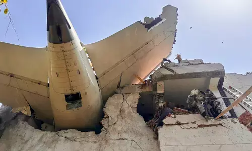 PHOTOS | ಗುಜರಾತ್‌ನಲ್ಲಿ 242 ಪ್ರಯಾಣಿಕರಿದ್ದ ವಿಮಾನ ಪತನ; ಚಿತ್ರಗಳಲ್ಲಿ ನೋಡಿ...