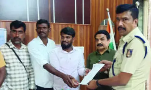 ಹಾಸನ | ಪತ್ರಕರ್ತನಿಗೆ ಇನ್‌ಸ್ಪೆಕ್ಟರ್‌ನಿಂದ ಬೆದರಿಕೆ ಆರೋಪ; ವಿವಿಧ ಸಂಘಟನೆ, ನಾಯಕರಿಂದ ಖಂಡನೆ