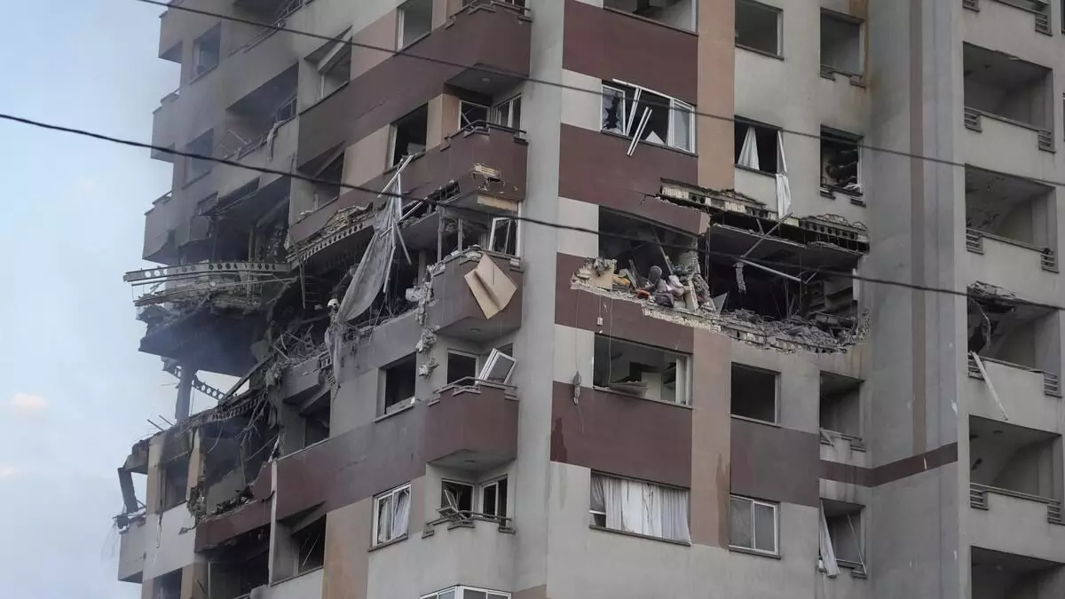 ಇಸ್ರೇಲ್ ಮೇಲೆ ಇರಾನ್ ನಿಂದ 100 ಕ್ಕೂ ಹೆಚ್ಚು ಡ್ರೋನ್ ದಾಳಿ: ಇಸ್ರೇಲ್ ಸೇನೆ ಹೇಳಿಕೆ ಇಸ್ರೇಲ್ ಮೇಲೆ ಇರಾನ್ ನಿಂದ 100 ಕ್ಕೂ ಹೆಚ್ಚು ಡ್ರೋನ್ ದಾಳಿ: ಇಸ್ರೇಲ್ ಸೇನೆ ಹೇಳಿಕೆ