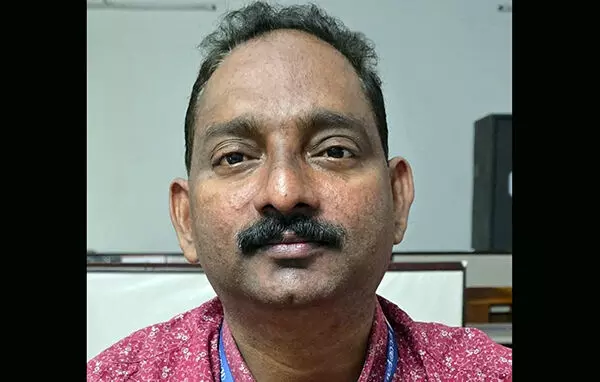 ಕಾಸರಗೋಡು| ಸಾಮಾಜಿಕ ಜಾಲತಾಣದಲ್ಲಿ ಅವಹೇಳನ ಮಾಡಿದ ಉಪ ತಹಶೀಲ್ದಾರ್ ಪವಿತ್ರನ್ ಅಮಾನತು