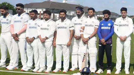 ಏರ್ ಇಂಡಿಯಾ ವಿಮಾನ ಪತನ | ತೋಳಿಗೆ ಕಪ್ಪುಪಟ್ಟಿ ಧರಿಸಿ ಗೌರವ ಸಲ್ಲಿಸಿದ ಭಾರತ, ಆಸ್ಟ್ರೇಲಿಯ, ದಕ್ಷಿಣ ಆಫ್ರಿಕಾ ಕ್ರಿಕೆಟ್ ಆಟಗಾರರು