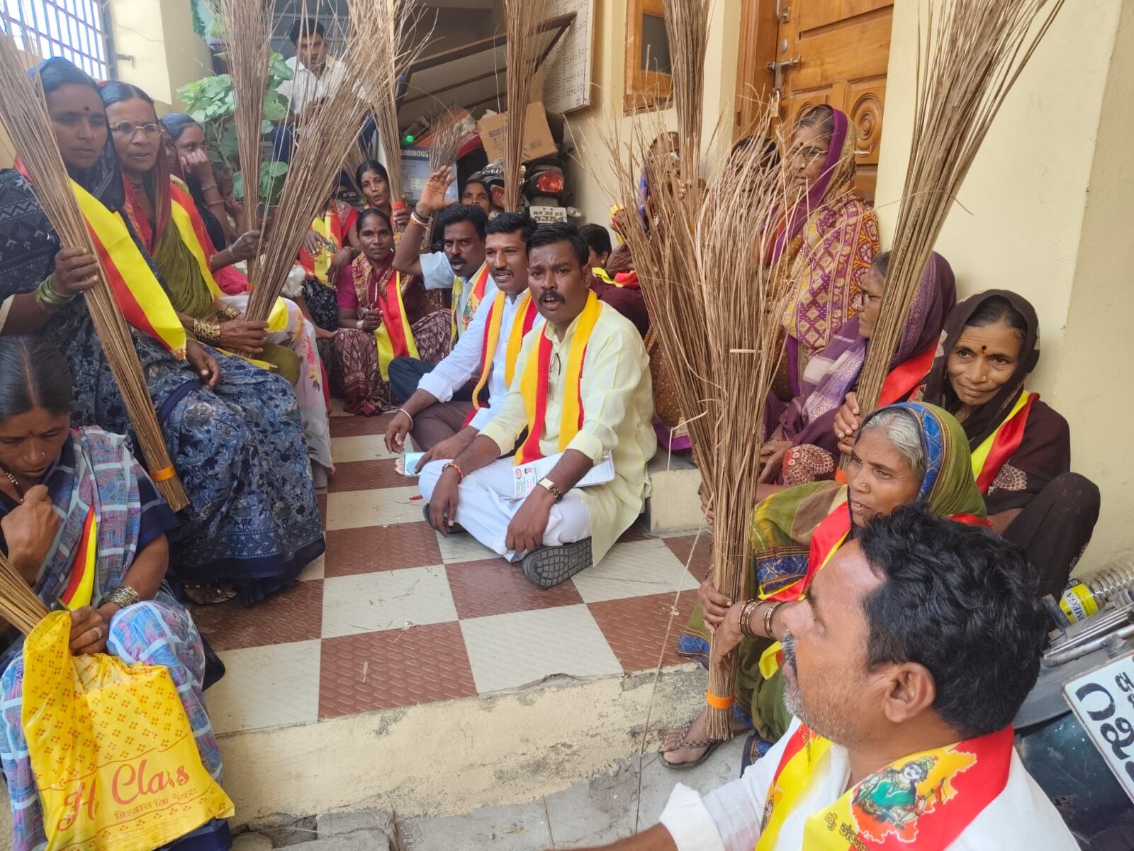 ಕಲಬುರಗಿ: ಅಕ್ರಮ ಸಾರಾಯಿ ಮಾರಾಟ ವಿರೋಧಿಸಿ ಪ್ರತಿಭಟನೆ ನಡೆಸಿದವರ ವಿರುದ್ಧ ಪ್ರಕರಣ ದಾಖಲು