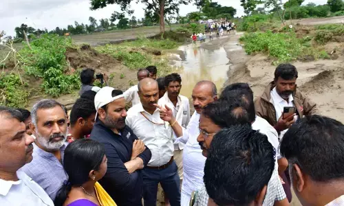 ಧಾರವಾಡ | ಮಳೆ ಹಾನಿ ಪ್ರದೇಶಗಳಿಗೆ ಸಚಿವ ಸಂತೋಷ್‌ ಲಾಡ್‌ ಭೇಟಿ