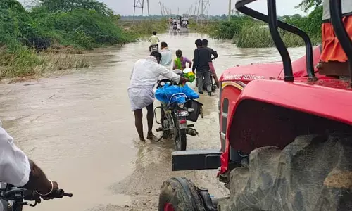 ರಾಯಚೂರಿನಲ್ಲಿ ಭಾರೀ ಮಳೆ: ಸೇತುವೆ ಮೇಲೆ ಹರಿದ ನೀರು; ಸಂಚಾರ ಅಸ್ತವ್ಯಸ್ತ
