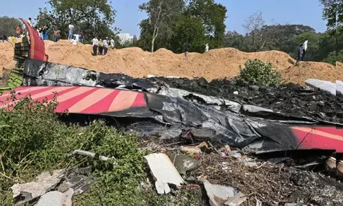 ವಿಮಾನ ದುರಂತ | ಪತ್ನಿಯ ಚಿತಾಭಸ್ಮ ವಿಸರ್ಜನೆಗೆ ಬಂದ ಲಂಡನ್ ನಿವಾಸಿ ವಿಮಾನ ದುರಂತದಲ್ಲಿ ಮೃತ್ಯು; ಅನಾಥವಾದ ಇಬ್ಬರು ಮಕ್ಕಳು