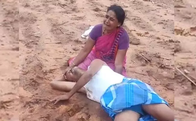 ಹರಪ್ಪನಹಳ್ಳಿ : ತಮ್ಮ ಜಮೀನಿನಲ್ಲಿ ಕೆಪಿಟಿಸಿಎಲ್‌ ಕಾಮಗಾರಿ ವಿರೋಧಿಸಿ ರೈತ ದಂಪತಿ ಆತ್ಮಹತ್ಯೆಗೆ ಯತ್ನ; ಆಸ್ಪತ್ರೆಗೆ ದಾಖಲು