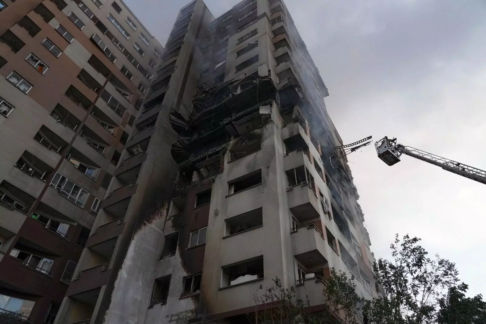 ಇಸ್ರೇಲ್ ವೈಮಾನಿಕ ದಾಳಿಯಲ್ಲಿ ಇಬ್ಬರು ಹಿರಿಯ ಮಿಲಿಟರಿ ಅಧಿಕಾರಿಗಳು ಮೃತ್ಯು: ದೃಢಪಡಿಸಿದ ಇರಾನ್ ಇಸ್ರೇಲ್ ವೈಮಾನಿಕ ದಾಳಿಯಲ್ಲಿ ಇಬ್ಬರು ಹಿರಿಯ ಮಿಲಿಟರಿ ಅಧಿಕಾರಿಗಳು ಮೃತ್ಯು: ದೃಢಪಡಿಸಿದ ಇರಾನ್