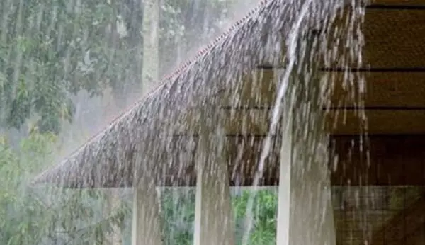 ಉಡುಪಿ: ಬಿರುಸು ಕಳೆದುಕೊಂಡ ಮಳೆ, ಅಲ್ಲಲ್ಲಿ ಮನೆ ಹಾನಿ ಉಡುಪಿ: ಬಿರುಸು ಕಳೆದುಕೊಂಡ ಮಳೆ, ಅಲ್ಲಲ್ಲಿ ಮನೆ ಹಾನಿ