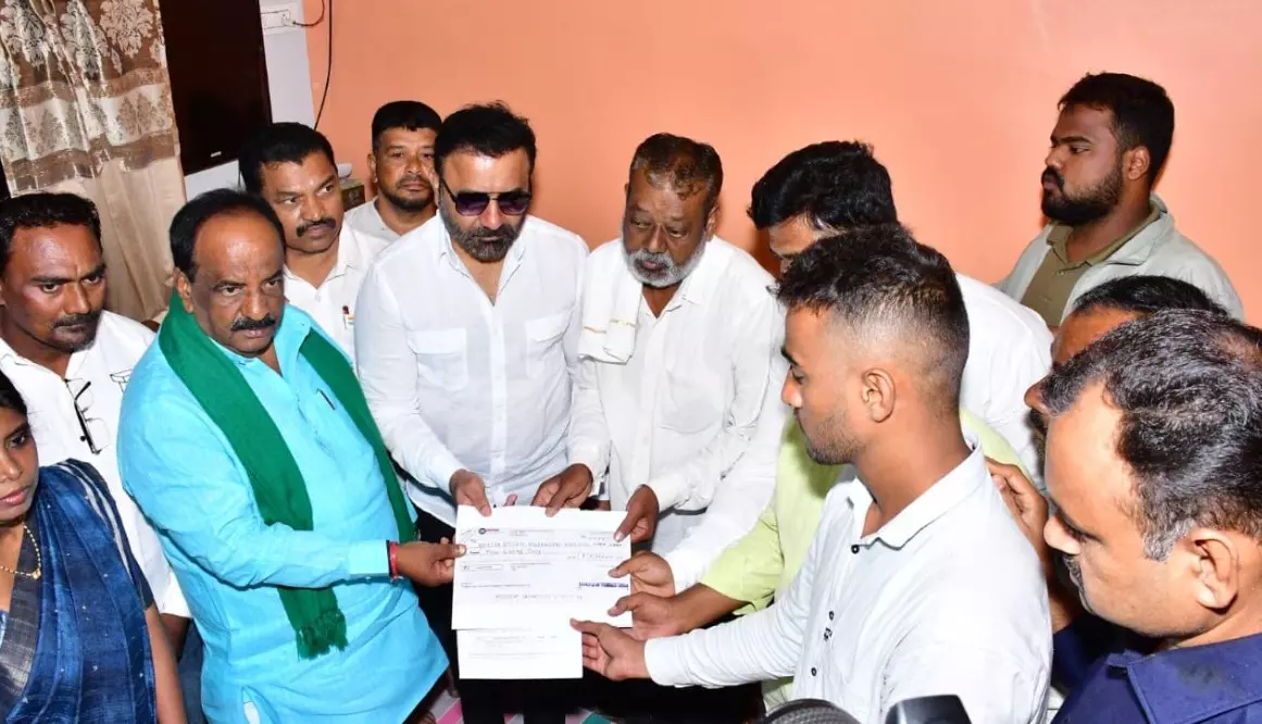 ಹುಬ್ಬಳ್ಳಿ | ಮಳೆ, ಪ್ರವಾಹ ಹಾನಿ ಪ್ರದೇಶಗಳಿಗೆ ಭೇಟಿ ನೀಡಿ ಪರಿಶೀಲನೆ ನಡೆಸಿದ ಸಂತೋಷ್ ಲಾಡ್