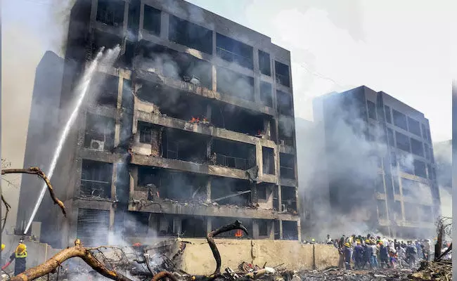 ಏರ್ ಇಂಡಿಯಾ ವಿಮಾನ ದುರಂತ ಬಿ.ಜೆ. ವೈದ್ಯಕೀಯ ಕಾಲೇಜಿನ ಐವರು ವೈದ್ಯರು ಸಹಿತ 9 ಮಂದಿ ಮೃತ್ಯು