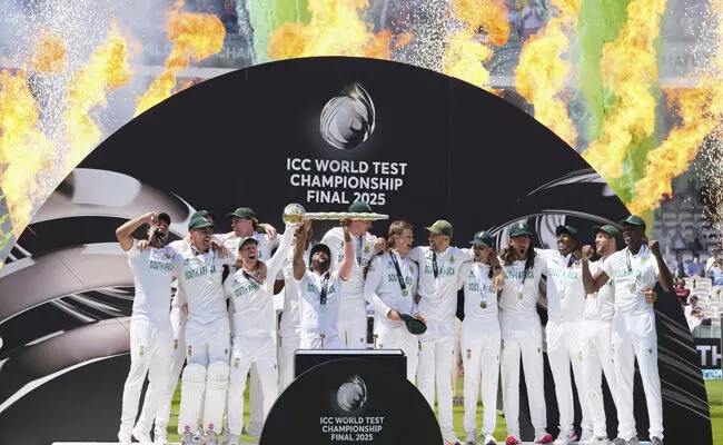 ಹಲವು ವರ್ಷಗಳ ಕಾಯುವಿಕೆಯ ನಂತರ ಐಸಿಸಿ ಟ್ರೋಫಿ ಗೆದ್ದ ದಕ್ಷಿಣ ಆಫ್ರಿಕಾ ಹಲವು ವರ್ಷಗಳ ಕಾಯುವಿಕೆಯ ನಂತರ ಐಸಿಸಿ ಟ್ರೋಫಿ ಗೆದ್ದ ದಕ್ಷಿಣ ಆಫ್ರಿಕಾ