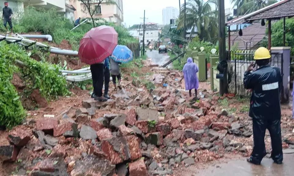 ಭಾರಿ ಮಳೆ: ಸಂಪೂರ್ಣ ನಿಗಾ ವಹಿಸಲು ದ.ಕ. ಜಿಲ್ಲಾಧಿಕಾರಿ ಮುಲ್ಲೈ ಮುಲನ್ ಸೂಚನೆ