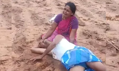 ಹರಪ್ಪನಹಳ್ಳಿ : ತಮ್ಮ ಜಮೀನಿನಲ್ಲಿ ಕೆಪಿಟಿಸಿಎಲ್‌ ಕಾಮಗಾರಿ ವಿರೋಧಿಸಿ ರೈತ ದಂಪತಿ ಆತ್ಮಹತ್ಯೆಗೆ ಯತ್ನ; ಆಸ್ಪತ್ರೆಗೆ ದಾಖಲು