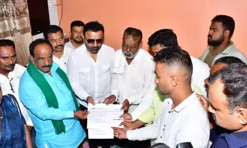 ಹುಬ್ಬಳ್ಳಿ | ಮಳೆ, ಪ್ರವಾಹ ಹಾನಿ ಪ್ರದೇಶಗಳಿಗೆ ಭೇಟಿ ನೀಡಿ ಪರಿಶೀಲನೆ ನಡೆಸಿದ ಸಂತೋಷ್ ಲಾಡ್